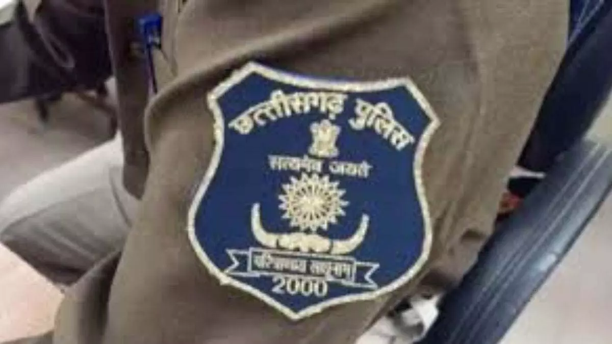 महिला आरक्षक ने स्ट्रॉन्ग वुमन ऑफ छत्तीसगढ़ का खिताब किया हासिल महिला आरक्षक ने स्ट्रॉन्ग वुमन ऑफ छत्तीसगढ़ का खिताब किया हासिल