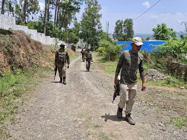 Manipur: सुरक्षा बलों ने खुफिया जानकारी के आधार पर तलाशी अभियान चलाया Manipur: सुरक्षा बलों ने खुफिया जानकारी के आधार पर तलाशी अभियान चलाया