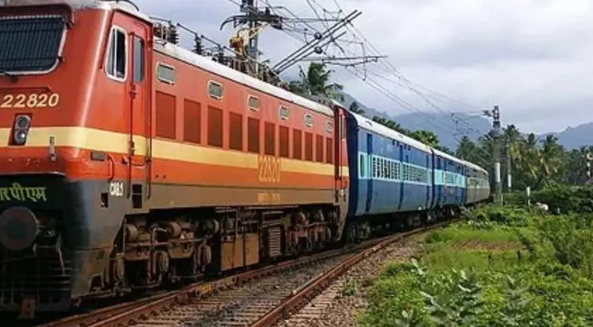 नागपुर-रायपुर ट्रेन में कथित भिखारियों ने किया हंगामा, दो गिरफ्तार नागपुर-रायपुर ट्रेन में कथित भिखारियों ने किया हंगामा, दो गिरफ्तार