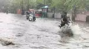 UP News: 45 मिनट की बारिश में शहर हुआ जलमग्न UP News: 45 मिनट की बारिश में शहर हुआ जलमग्न