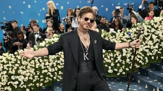 SRK का रॉयल स्टाइल स्टेटमेंट, सब्यसाची के संग SRK का रॉयल स्टाइल स्टेटमेंट, सब्यसाची के संग