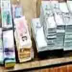 Amritsar: एयरपोर्ट पर 2.66 करोड़ रुपये की विदेशी करेंसी के साथ आरोपी गिरफ्तार Amritsar: एयरपोर्ट पर 2.66 करोड़ रुपये की विदेशी करेंसी के साथ आरोपी गिरफ्तार
