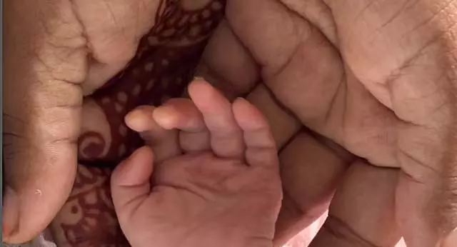 सुंदरी सीरियल की हीरोइन ने दिया बच्चे को जन्म सुंदरी सीरियल की हीरोइन ने दिया बच्चे को जन्म
