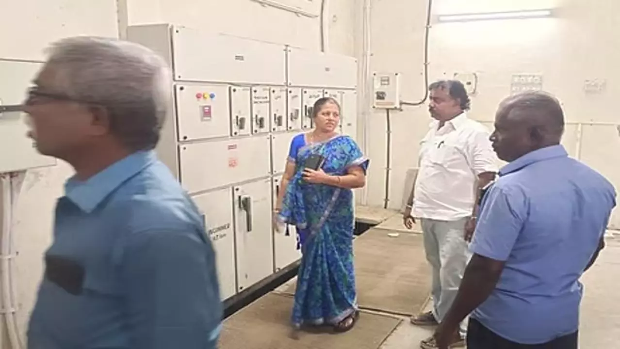 टैंगेडको ने मेडिकल कॉलेज अस्पताल में बिजली के बुनियादी ढांचे का किया निरीक्षण टैंगेडको ने मेडिकल कॉलेज अस्पताल में बिजली के बुनियादी ढांचे का किया निरीक्षण