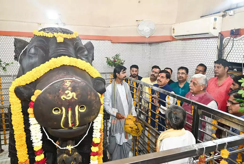 MP : मुख्यमंत्री ने जबलपुर में विष्णु वराह मंदिर में पूजा-अर्चना की MP : मुख्यमंत्री ने जबलपुर में विष्णु वराह मंदिर में पूजा-अर्चना की