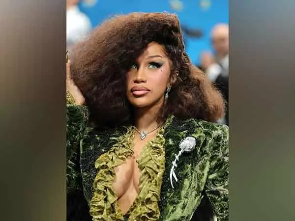 Cardi B ने 2025 मेट गाला में अपने शानदार अंदाज को जीवंत किया Cardi B ने 2025 मेट गाला में अपने शानदार अंदाज को जीवंत किया