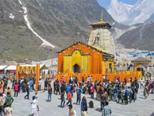केदारनाथ मंदिर में उपद्रव दिखाने वाले वायरल वीडियो के बाद रुद्रप्रयाग पुलिस ने FIR दर्ज की केदारनाथ मंदिर में उपद्रव दिखाने वाले वायरल वीडियो के बाद रुद्रप्रयाग पुलिस ने FIR दर्ज की