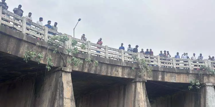 रायगडा का एकमात्र फ्लाईओवर क्षतिग्रस्त रायगडा का एकमात्र फ्लाईओवर क्षतिग्रस्त