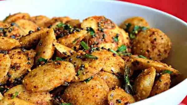 Recipe: बची हुई इडली से बनाएं स्वादिष्ट मसाला इडली फ्राई Recipe: बची हुई इडली से बनाएं स्वादिष्ट मसाला इडली फ्राई
