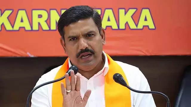 KPSC की एक और बड़ी चूक उजागर: विजयेंद्र का राज्य सरकार के खिलाफ गुस्सा KPSC की एक और बड़ी चूक उजागर: विजयेंद्र का राज्य सरकार के खिलाफ गुस्सा