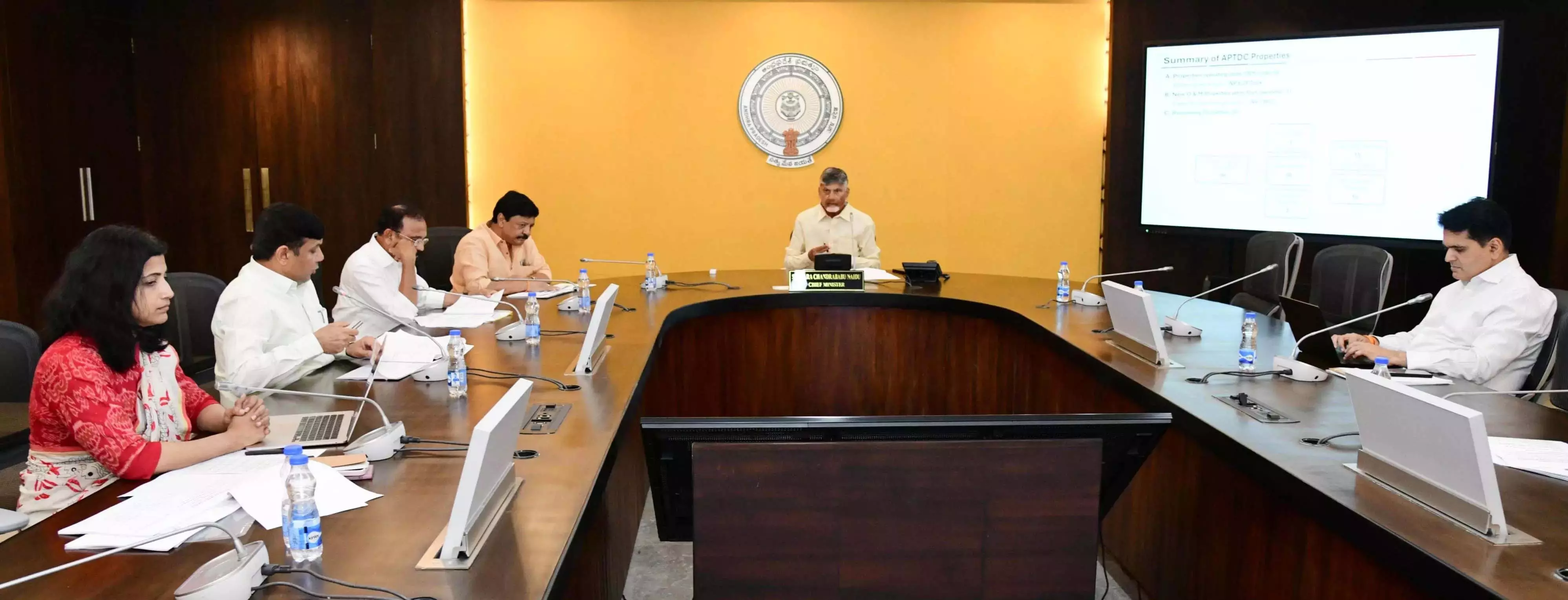 Naidu ने पर्यटन क्षेत्र को बढ़ावा देने का आह्वान किया Naidu ने पर्यटन क्षेत्र को बढ़ावा देने का आह्वान किया