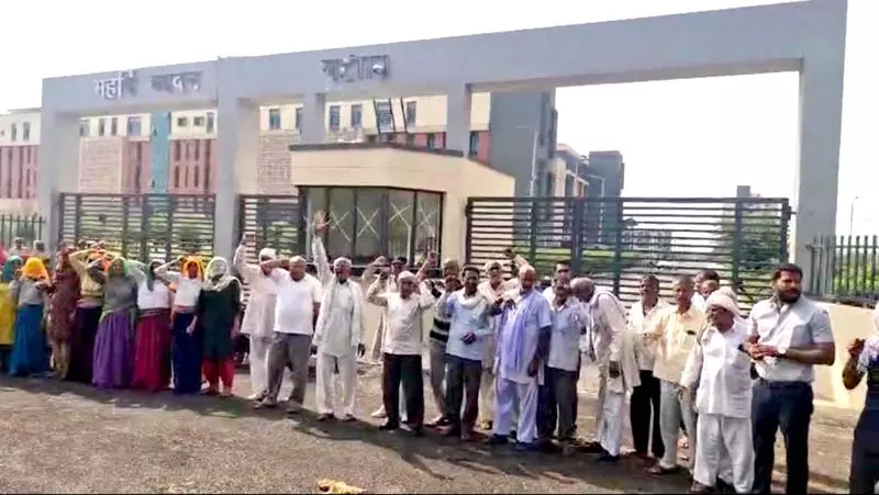 Haryana : मेडिकल कॉलेज के नामकरण को लेकर विरोध तेज Haryana : मेडिकल कॉलेज के नामकरण को लेकर विरोध तेज