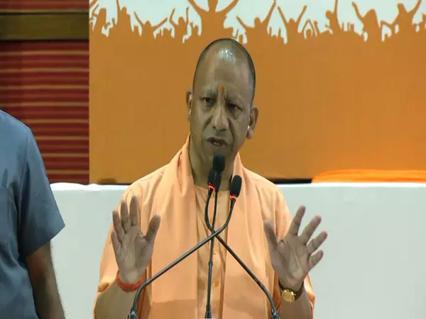यूपी सरकार ने बड़े प्रशासनिक फेरबदल में 14 IPS अधिकारियों का किया तबादला यूपी सरकार ने बड़े प्रशासनिक फेरबदल में 14 IPS अधिकारियों का किया तबादला