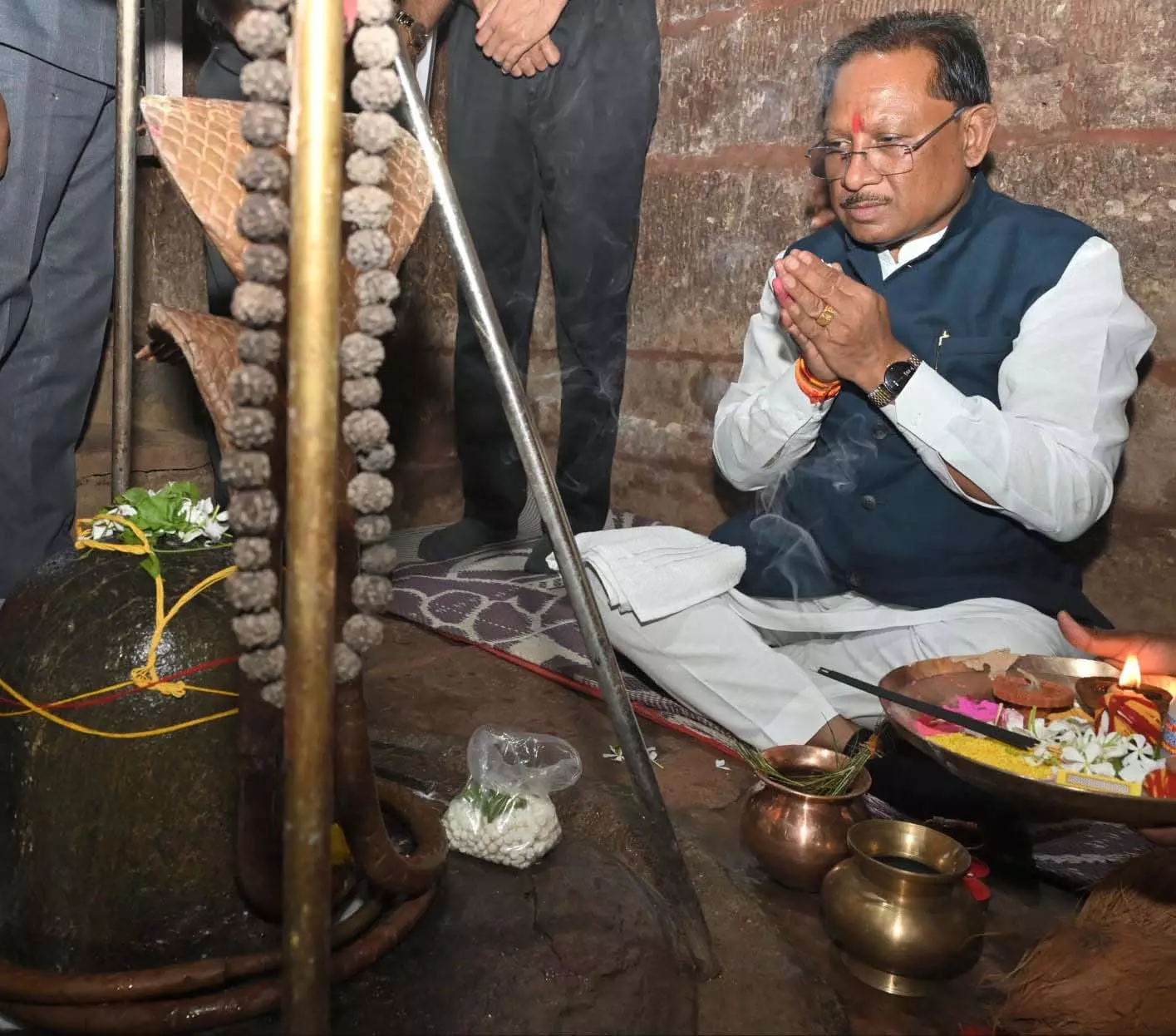 मुख्यमंत्री अचानक पहुंचे बेमेतरा के सहसपुर, लिया ग्रामीणों से सीधा फीडबैक मुख्यमंत्री अचानक पहुंचे बेमेतरा के सहसपुर, लिया ग्रामीणों से सीधा फीडबैक