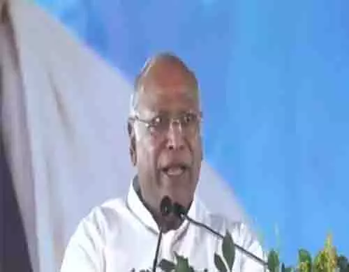 मल्लिकार्जुन खड़गे का दावा, पहलगाम से तीन दिन पहले पीएम मोदी को खुफिया रिपोर्ट भेजी गई थी मल्लिकार्जुन खड़गे का दावा, पहलगाम से तीन दिन पहले पीएम मोदी को खुफिया रिपोर्ट भेजी गई थी