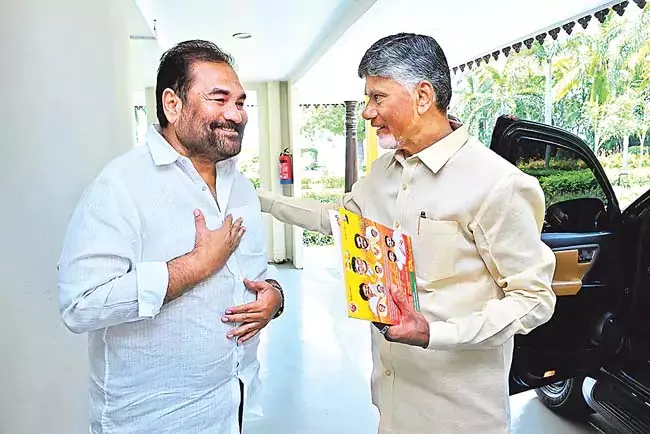 Andhra : 339 विकास कार्यों की सौगात चंद्रबाबू और लोकेश ने कोटमरेड्डी को बधाई दी Andhra : 339 विकास कार्यों की सौगात चंद्रबाबू और लोकेश ने कोटमरेड्डी को बधाई दी