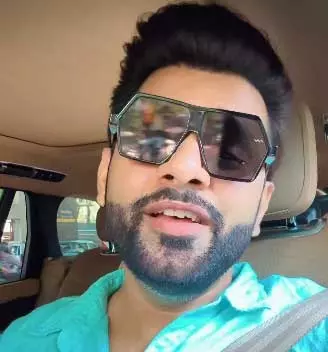 ‘विराट विवाद’ के बीच राहुल वैद्य ने गाया हार्डी संधू का ‘तेरे पीछे मैं जोकर’ गाना, शेयर किया वीडियो ‘विराट विवाद’ के बीच राहुल वैद्य ने गाया हार्डी संधू का ‘तेरे पीछे मैं जोकर’ गाना, शेयर किया वीडियो