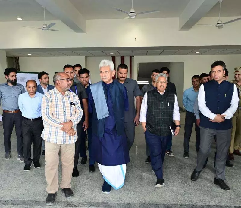 L-G ने अमरनाथ मंदिर कार्यालय का निरीक्षण किया L-G ने अमरनाथ मंदिर कार्यालय का निरीक्षण किया