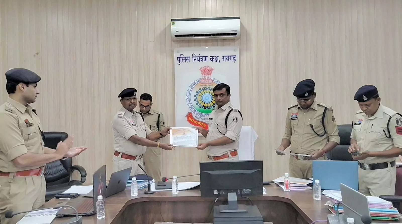 SP ने ली अपराध समीक्षा की बैठक SP ने ली अपराध समीक्षा की बैठक