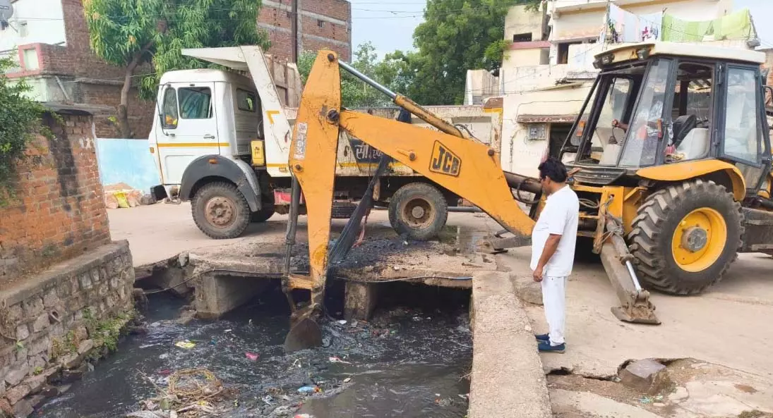 भिलाई में बारिश से जलभराव, निगम ने युद्धस्तर पर शुरू की निकासी कार्रवाई भिलाई में बारिश से जलभराव, निगम ने युद्धस्तर पर शुरू की निकासी कार्रवाई