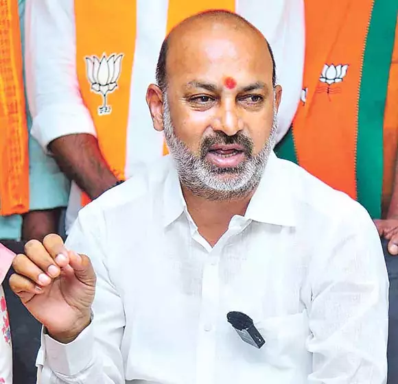Bandi Sanjay : राज्य सरकार ने सिर्फ सर्वे कराया Bandi Sanjay : राज्य सरकार ने सिर्फ सर्वे कराया