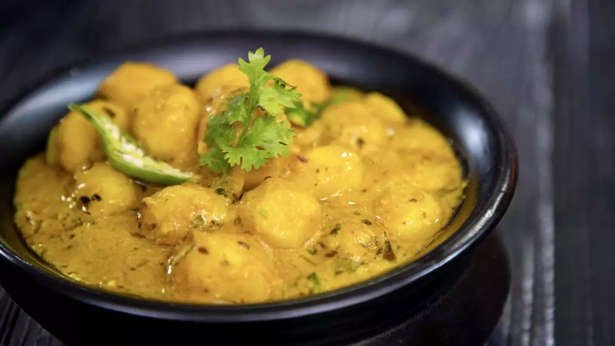 Dahi Wale Aloo Recipe: इस शानदार भारतीय व्यंजन को बनाने के 6 चरण Dahi Wale Aloo Recipe: इस शानदार भारतीय व्यंजन को बनाने के 6 चरण