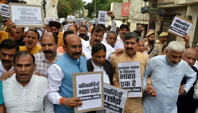 BJP अवैध रूप से रह रहे पाकिस्तानियों को तत्काल वापस भेजने के पक्ष में BJP अवैध रूप से रह रहे पाकिस्तानियों को तत्काल वापस भेजने के पक्ष में