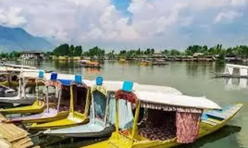 Srinagar पर्यटन क्षेत्र पर ध्यान देने का समय: तनवीर सादिक