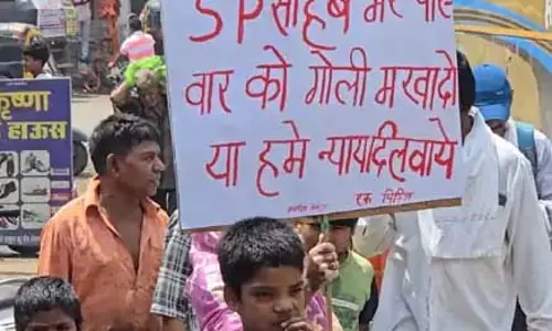 गोली मरवा दो एसपी साहब मुझे और मेरे परिवार को, पुलिस से परेशान ऑटो चालक ने की मांग