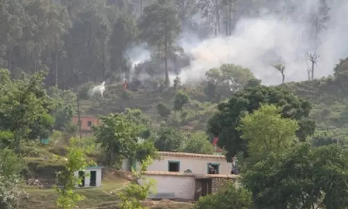 पाकिस्तान ने लगातार 12वें दिन किया संघर्ष विराम का उल्लंघन, भारतीय सेना ने दिया जवाब पाकिस्तान ने लगातार 12वें दिन किया संघर्ष विराम का उल्लंघन, भारतीय सेना ने दिया जवाब
