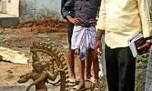 निर्माण कार्य के दौरान मिली नटराज की मूर्ति: अधिकारियों ने किया निरीक्षण