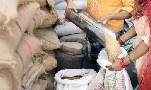 Lucknow: प्रयागराज राशन वितरण में अव्वल, यूपी में 15 करोड़ लोगों तक पहुंचा मुफ्त अनाज
