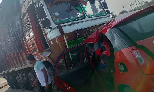 हुबली के किरेसुरु क्रॉस के पास हादसा: पांच लोगों की मौके पर ही मौत हुबली के किरेसुरु क्रॉस के पास हादसा: पांच लोगों की मौके पर ही मौत