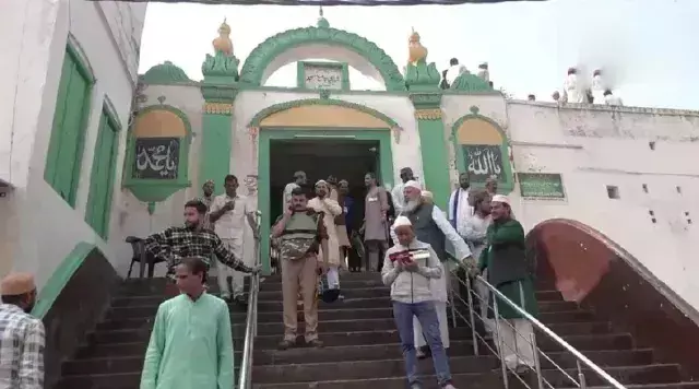 Prayagraj: शाही जामा मस्जिद विवाद: सुनवाई 13 मई को, एएसआई की रिपोर्ट आई सामने Prayagraj: शाही जामा मस्जिद विवाद: सुनवाई 13 मई को, एएसआई की रिपोर्ट आई सामने