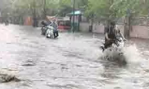 UP News: 45 मिनट की बारिश में शहर हुआ जलमग्न UP News: 45 मिनट की बारिश में शहर हुआ जलमग्न
