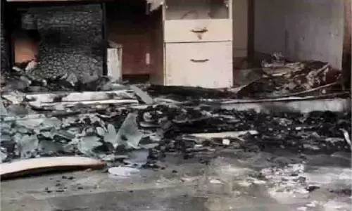 Haryana : एक्सिस बैंक की शाखा में लगी आग, दस्तावेज जले Haryana : एक्सिस बैंक की शाखा में लगी आग, दस्तावेज जले