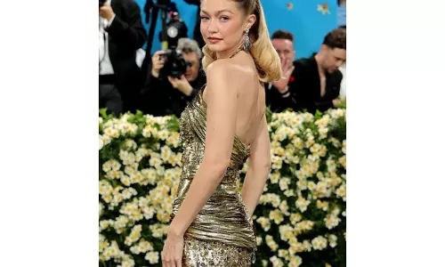 गिगी हदीद ने Met Gala 2025 में गोल्डन गॉडेस लुक के साथ सबको चौंका दिया