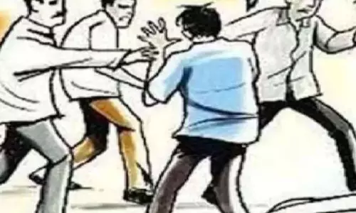 Bareilly: रजिस्ट्री दफ्तर में दो पक्षों में हुई मारपीट, एक घायल
