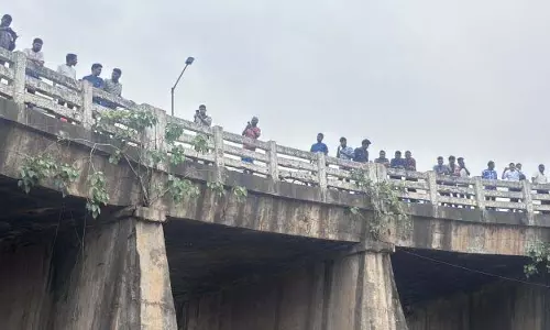 रायगडा का एकमात्र फ्लाईओवर क्षतिग्रस्त रायगडा का एकमात्र फ्लाईओवर क्षतिग्रस्त