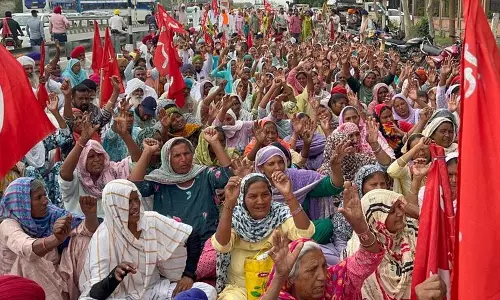 Amritsar: मार्क्स की जयंती पर मजदूर यूनियनों ने किया विरोध प्रदर्शन