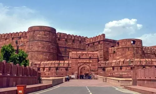 शाह जफर के उत्तराधिकारी की लाल किले पर दावा करने की याचिका सुप्रीम कोर्ट ने खारिज की