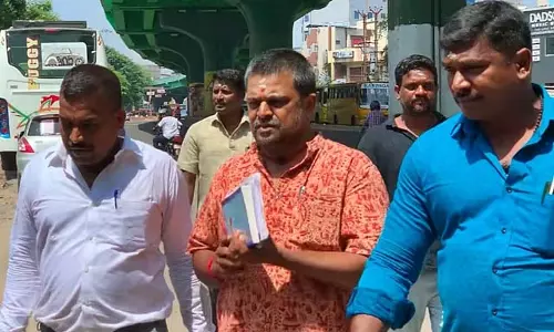 कोडानाड हत्या और डकैती मामला: पूनकुंदरन पूछताछ के लिए CBCID के समक्ष पेश कोडानाड हत्या और डकैती मामला: पूनकुंदरन पूछताछ के लिए CBCID के समक्ष पेश