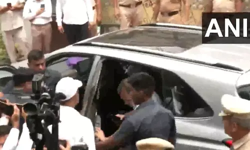 राहुल गांधी पहलगाम आतंकी हमले में जान गंवाने वाले भारतीय नौसेना के लेफ्टिनेंट के घर पहुंचे राहुल गांधी पहलगाम आतंकी हमले में जान गंवाने वाले भारतीय नौसेना के लेफ्टिनेंट के घर पहुंचे