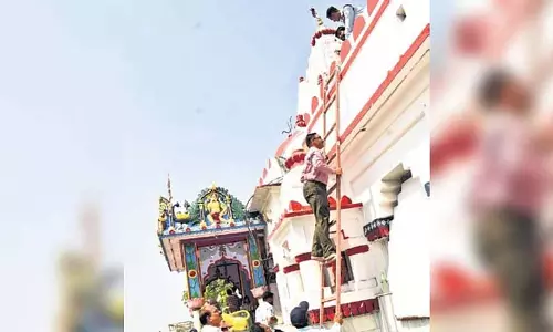 VSSUT की टीम ने ओडिशा में धुएं के वेंटिलेशन के लिए मंदिर का निरीक्षण किया VSSUT की टीम ने ओडिशा में धुएं के वेंटिलेशन के लिए मंदिर का निरीक्षण किया