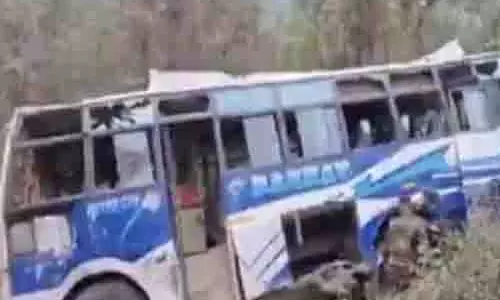 Poonch में बस खाई में गिरने से दो लोगों की मौत, 25 घायल