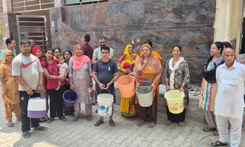 Sirsa में ट्यूबवेल खराब होने से स्थानीय लोगों को पानी की समस्या का सामना करना पड़ रहा