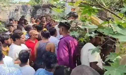 Hazaribagh: कुएं से व्यक्ति का शव बरामद, आक्रोशितों ने सड़क जाम की
