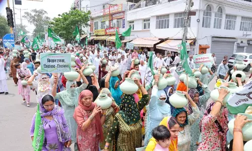 Haryana : जल संकट मटका लेकर कैथल की सड़कों पर उतरीं महिलाएं