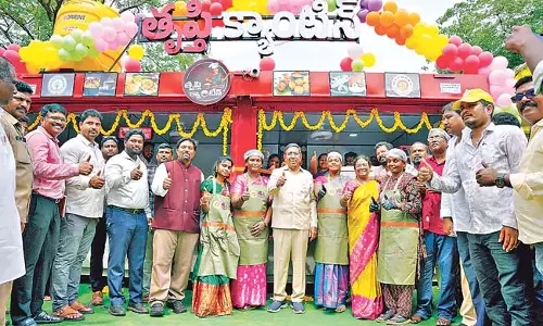 Andhra : नेल्लोर में तृप्ति कैंटीन Andhra : नेल्लोर में तृप्ति कैंटीन