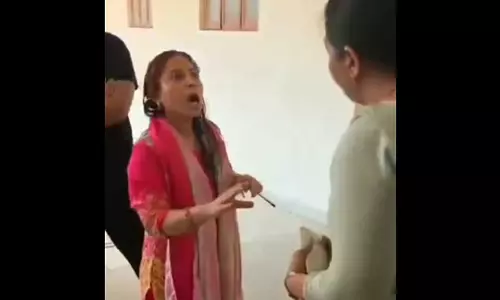 स्कूल बना था अखाड़ा, प्रिंसिपल-लाइब्रेरियन पर गिरी गाज स्कूल बना था अखाड़ा, प्रिंसिपल-लाइब्रेरियन पर गिरी गाज